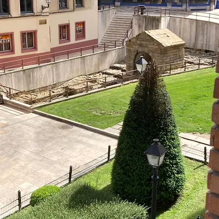 La Ventana De Foncalada Exterior Tranquilo Pleno Centro Parking Gratis Wifi アパート オビエド